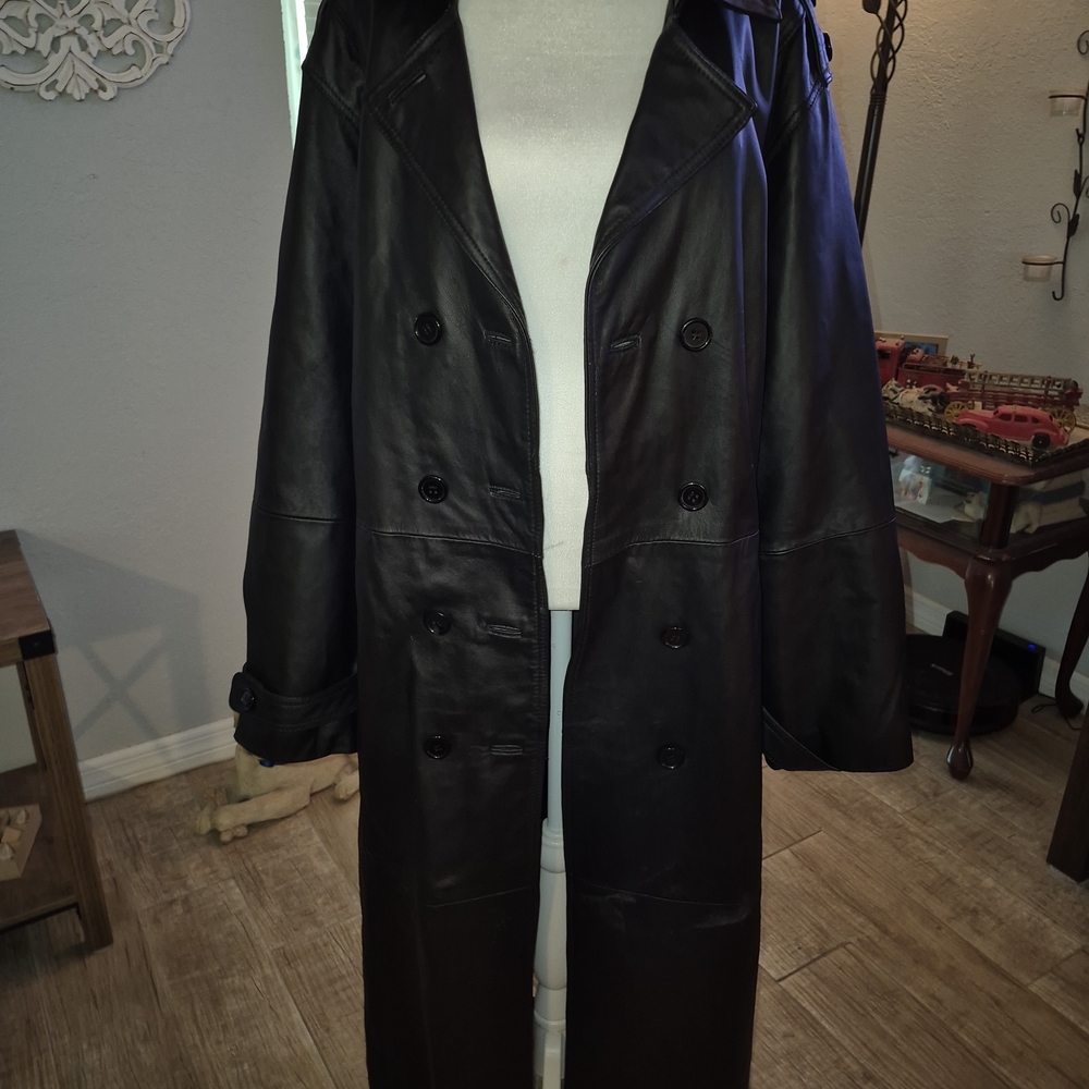 Classic Black 100% Leather Trench Coat with Sleek Silhouette